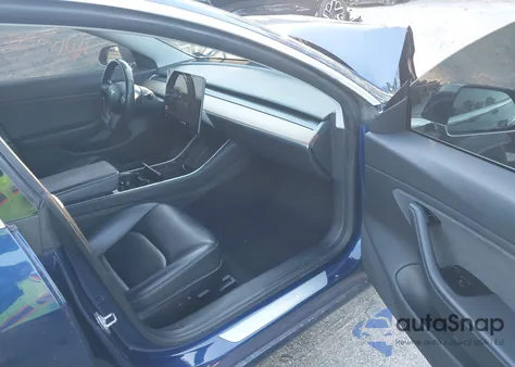 2019 Tesla Model 3 Long Range/Mid Range/Standard Range/Standard Range Plus z USA, uszkodzony, nr VIN 5YJ3E1EA5KF299432